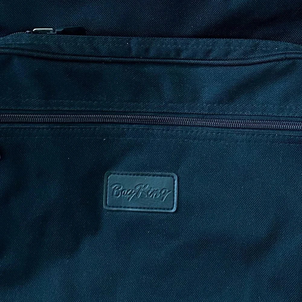 4/$15 One Bay King shoulder bag